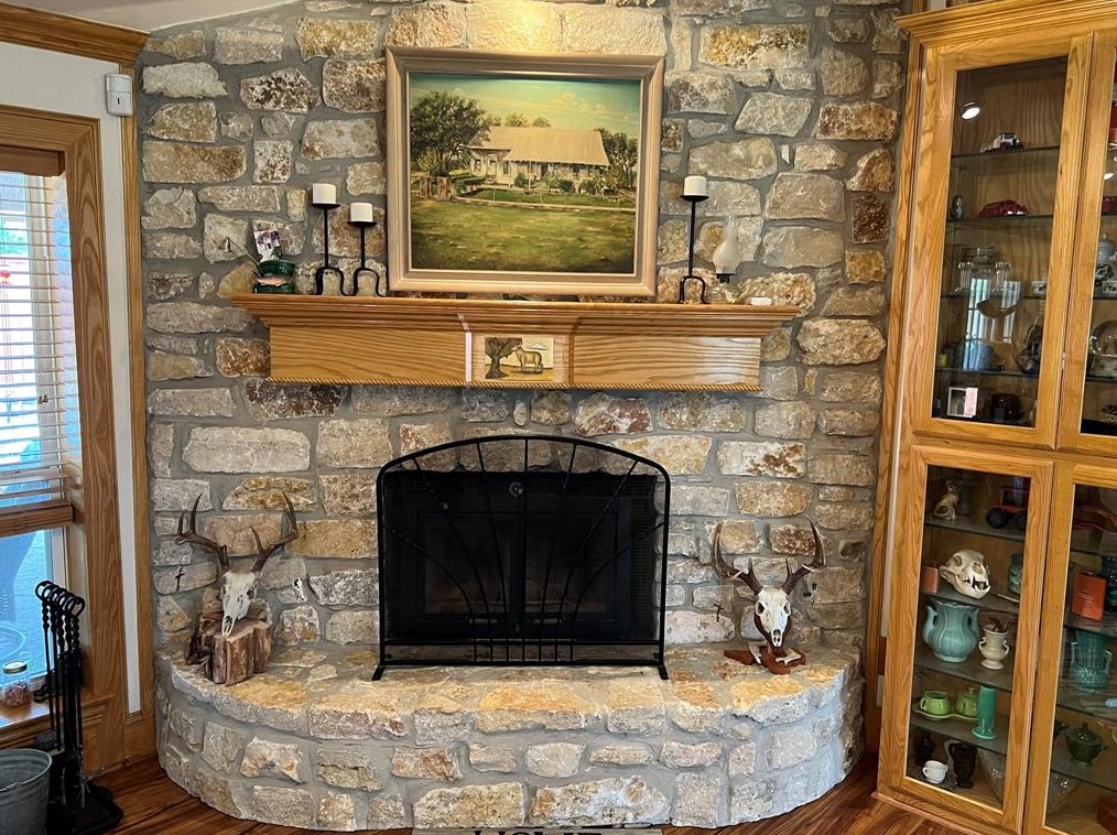 1001 Lariat Cir, Oak Leaf TX  75154-5803 exterior