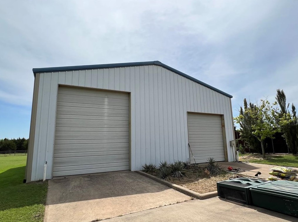 1001 Lariat Cir, Oak Leaf TX  75154-5803 exterior