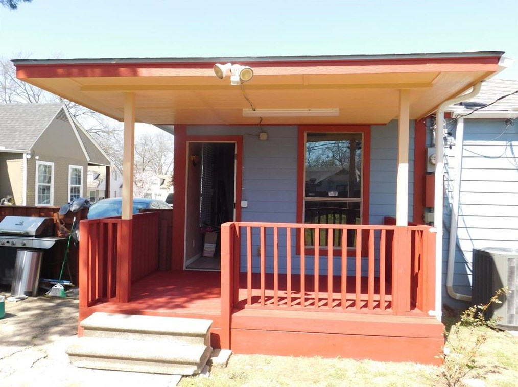 1218 Wilbur St, Dallas TX 75224-1613 exterior