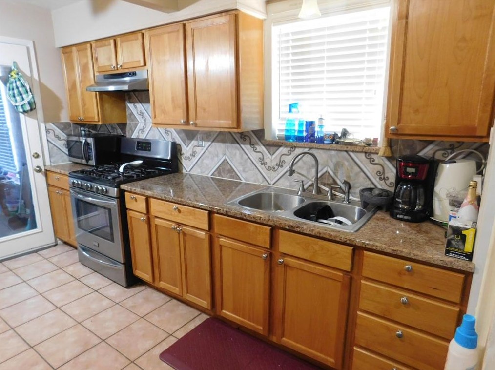 1218 Wilbur St, Dallas TX 75224-1613 exterior