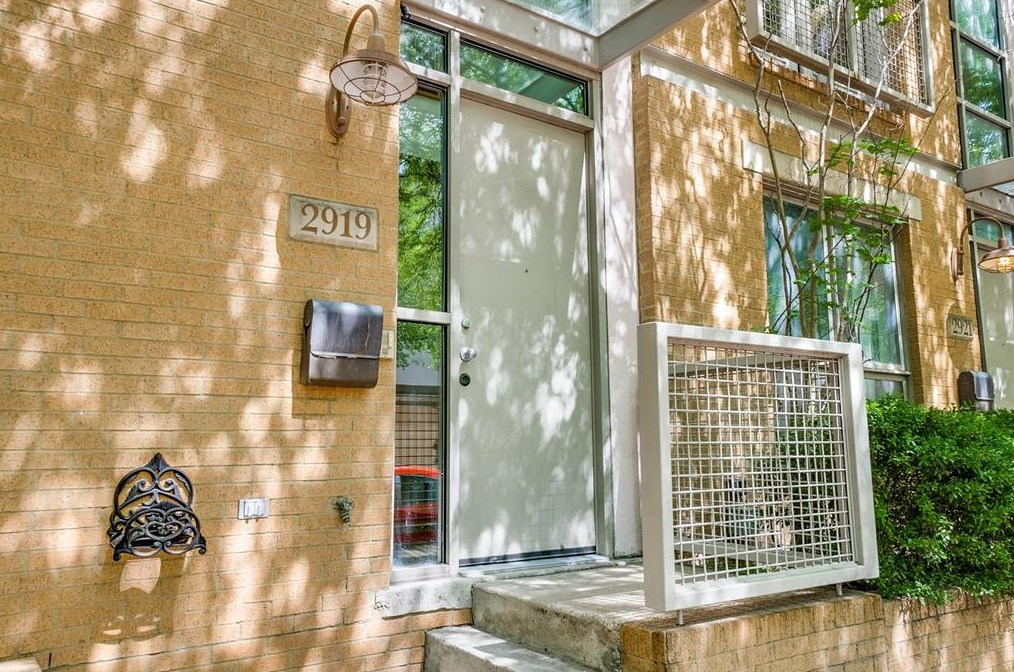 2919 State St, Dallas TX  75204-2723 exterior