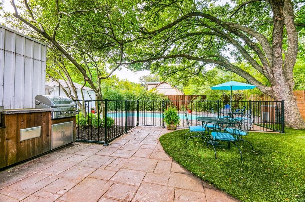 3638 Princess Ln, Dallas TX  75229-5233 exterior