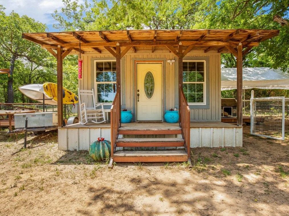 130 Gloria Dr, Springtown TX 76082-6023 exterior