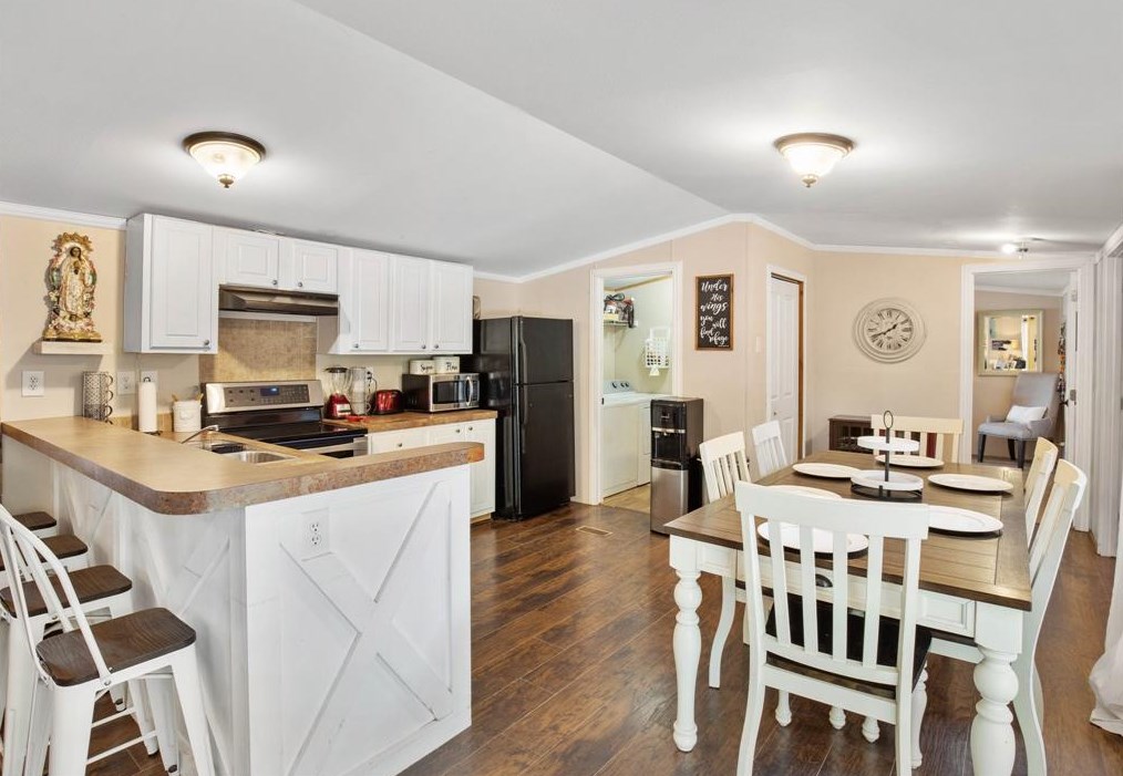 130 Gloria Dr, Springtown TX 76082-6023 exterior