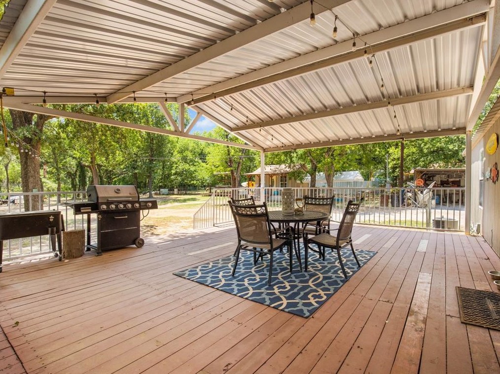 130 Gloria Dr, Springtown TX 76082-6023 exterior