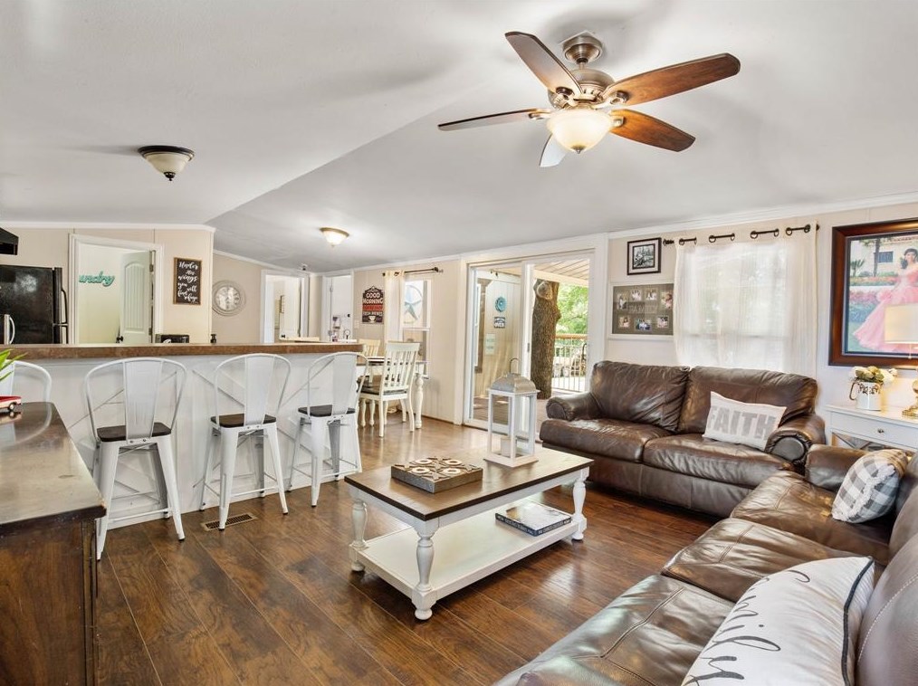 130 Gloria Dr, Springtown TX 76082-6023 exterior