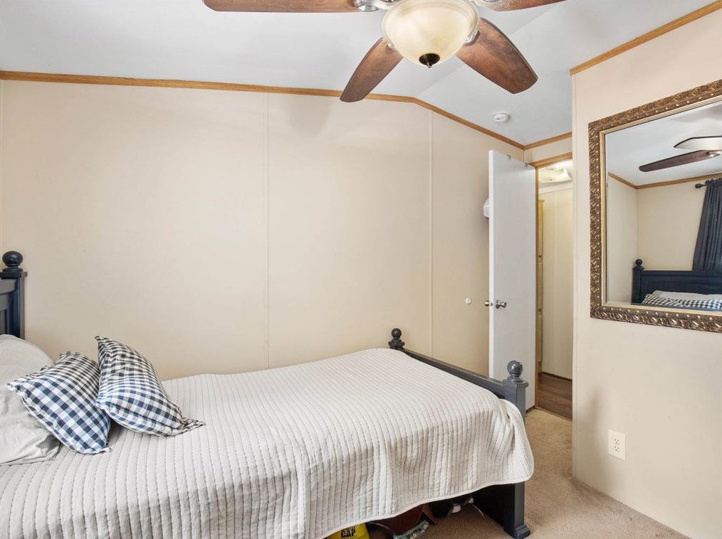 130 Gloria Dr, Springtown TX 76082-6023 exterior