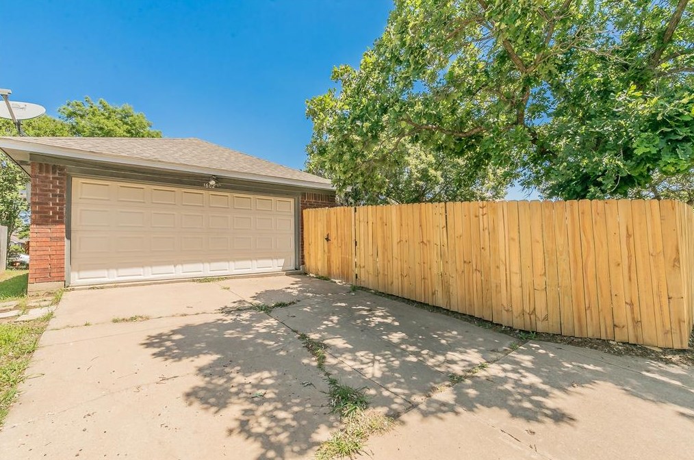 1602 Palisades Dr, Carrollton TX 75007-5043 exterior