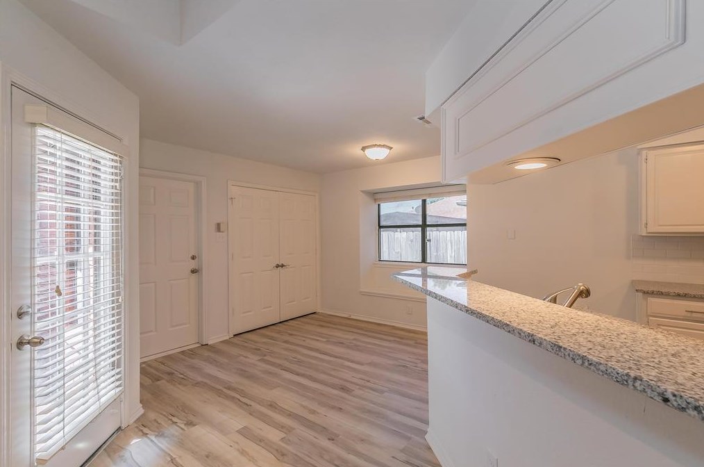 1602 Palisades Dr, Carrollton TX 75007-5043 exterior