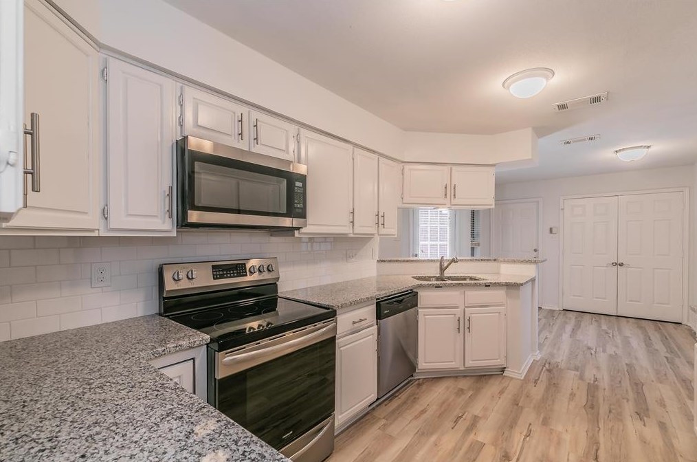 1602 Palisades Dr, Carrollton TX 75007-5043 exterior