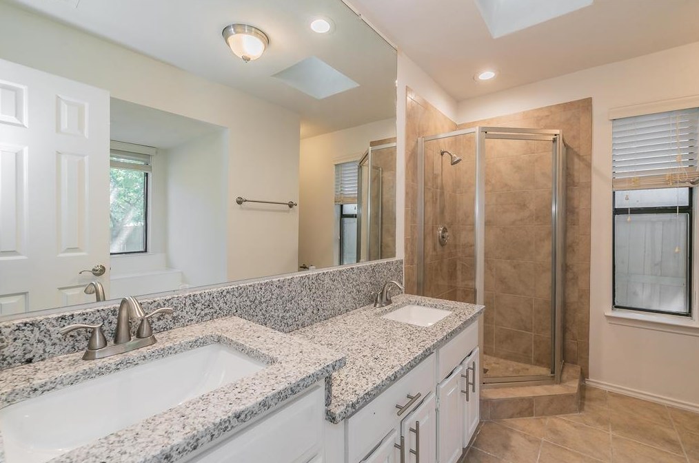 1602 Palisades Dr, Carrollton TX 75007-5043 exterior