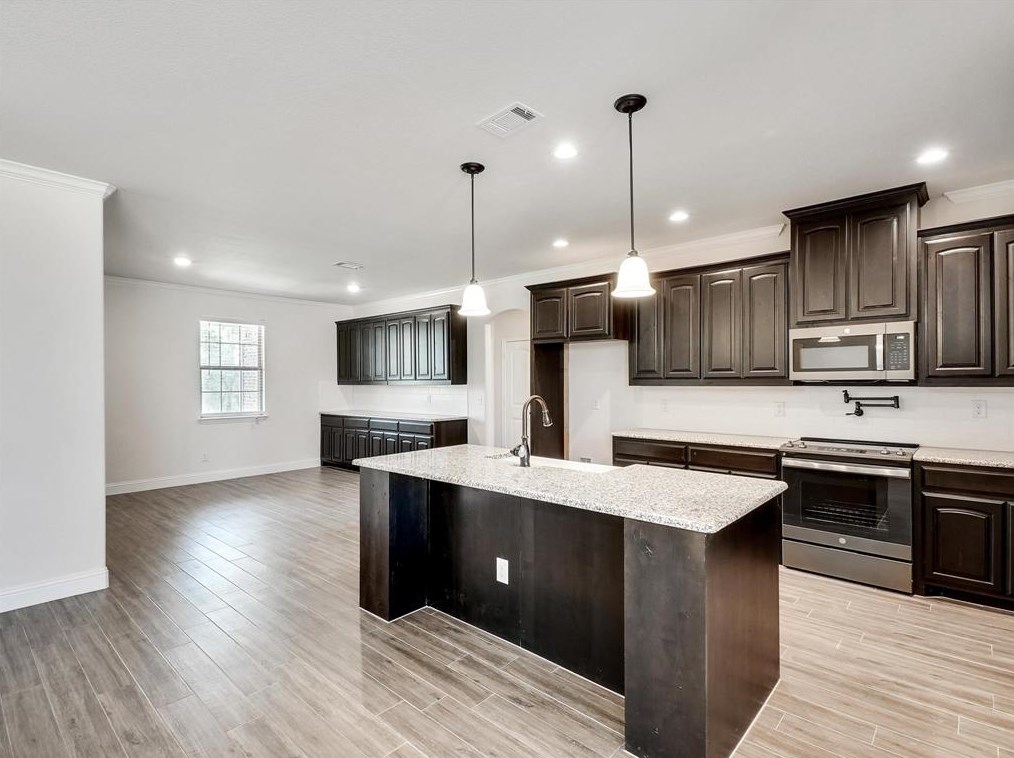 332 Sanger Dr, Springtown TX 76082-5733 exterior