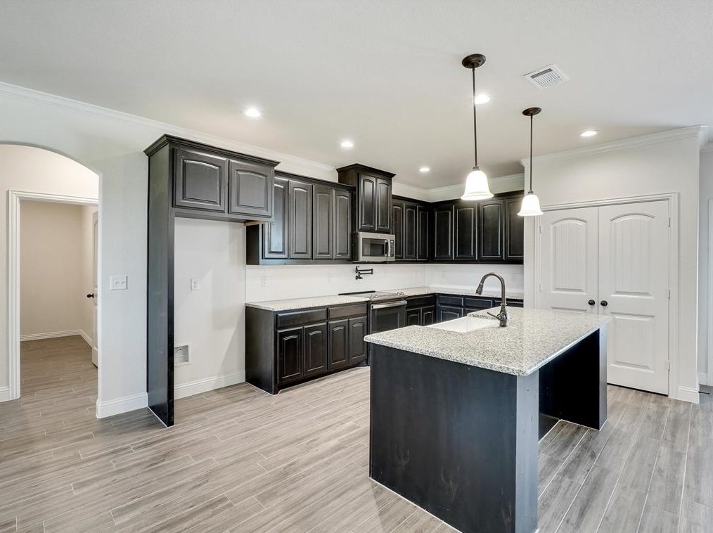 332 Sanger Dr, Springtown TX 76082-5733 exterior