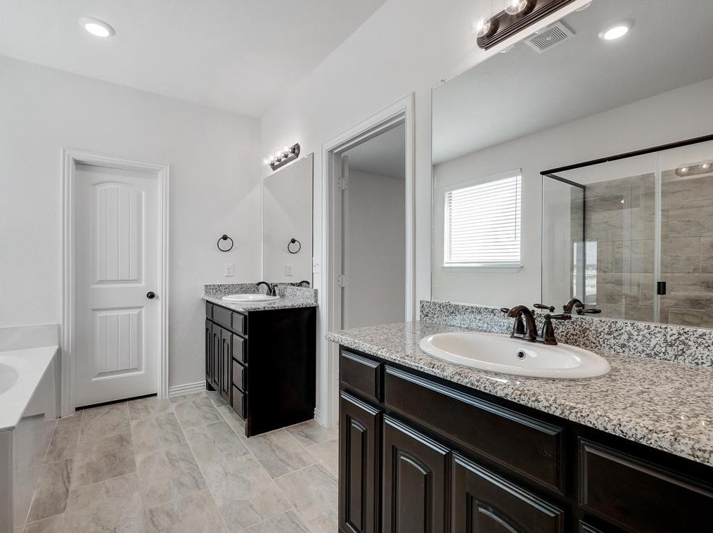 332 Sanger Dr, Springtown TX 76082-5733 exterior