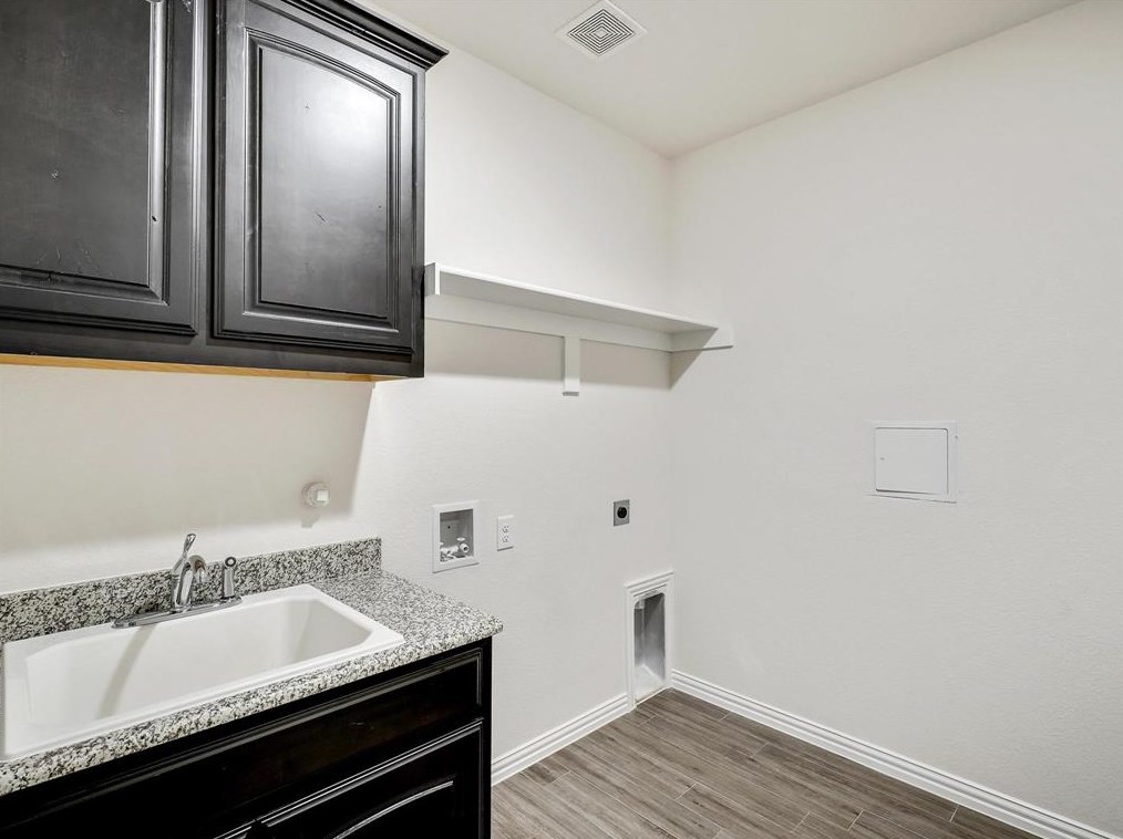 332 Sanger Dr, Springtown TX 76082-5733 exterior