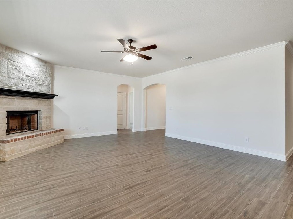 332 Sanger Dr, Springtown TX 76082-5733 exterior