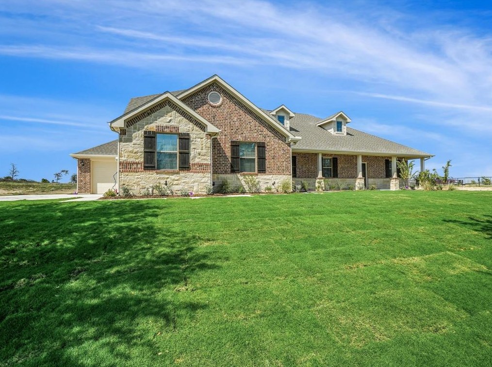 332 Sanger Dr, Springtown TX 76082-5733 exterior