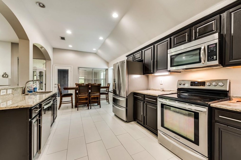 2008 Pinenut Dr, Mesquite TX 75181-2929 exterior