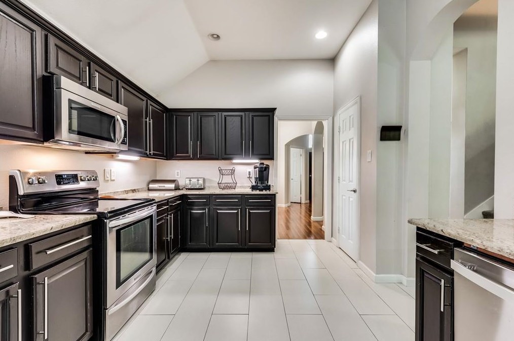 2008 Pinenut Dr, Mesquite TX 75181-2929 exterior