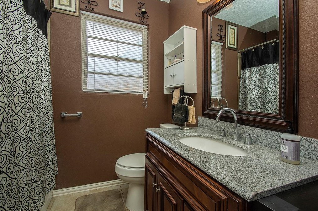 4545 Kushla Ave, Dallas TX 75216-6828 exterior