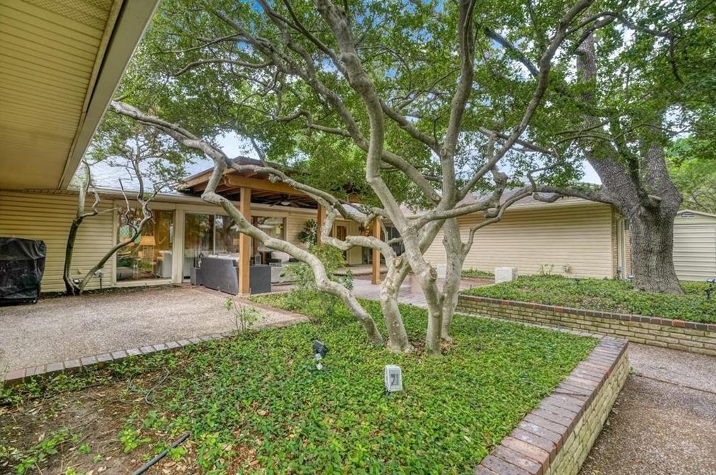 13421 Tangleridge Ln, Dallas TX exterior