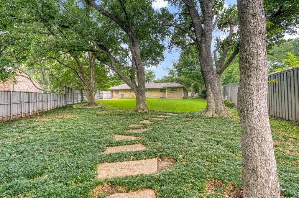 13421 Tangleridge Ln, Dallas TX exterior