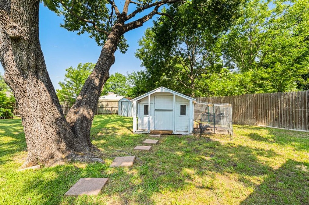 3705 Skyline Dr, Rowlett TX 75088-5174 exterior