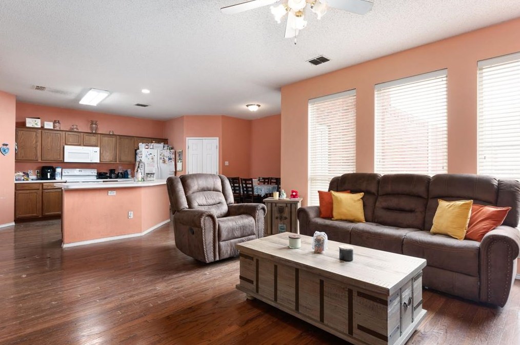 3329 Strm Side Ct, Mesquite TX 75181-4294 exterior