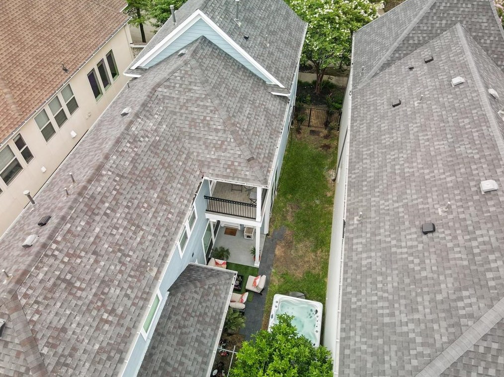 2225 Longwood Dr, Carrollton TX 75010-4911 exterior