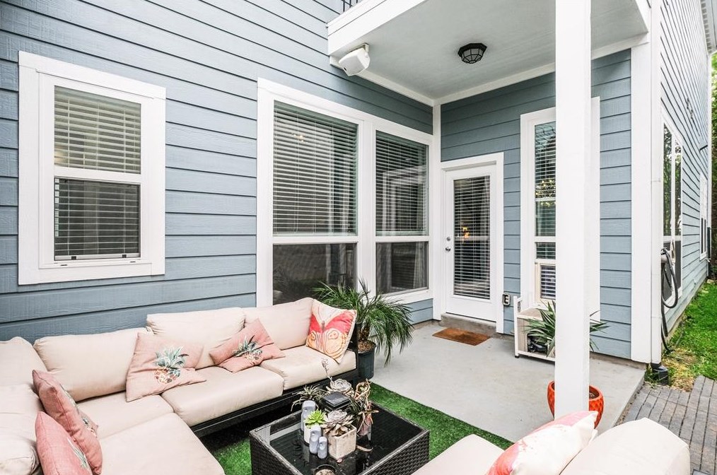 2225 Longwood Dr, Carrollton TX 75010-4911 exterior