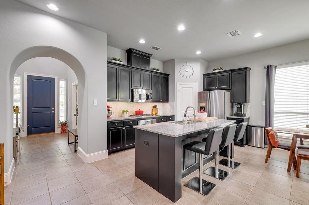 2225 Longwood Dr, Carrollton TX 75010-4911 exterior