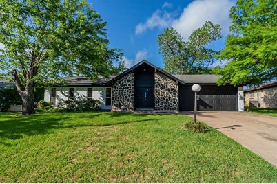 223 Linda Drive - Photo 1