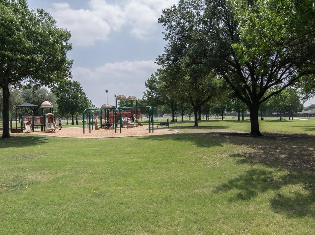 6801 Ledyard Dr, Dallas TX  75248-2210 exterior