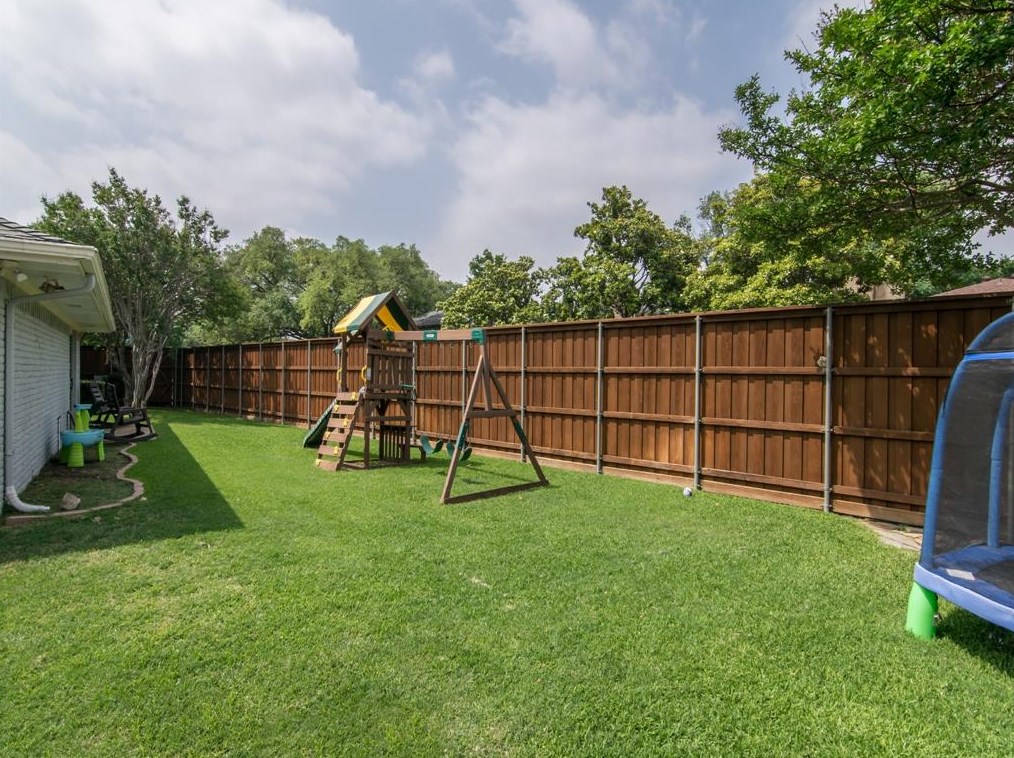 6801 Ledyard Dr, Dallas TX  75248-2210 exterior