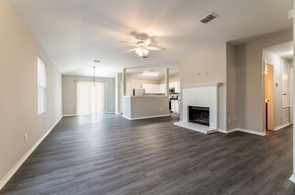 596 Creekbend St, Crowley TX  76036-3483 exterior