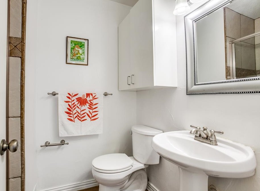 13117 Roaring Spg Ln, Dallas TX  75240-5647 exterior