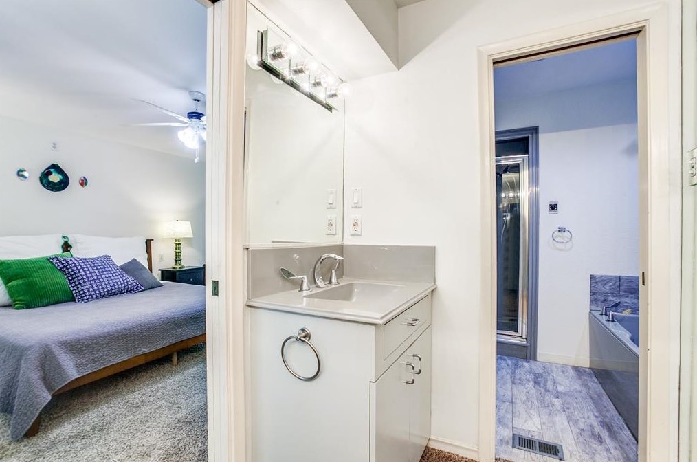 13117 Roaring Spg Ln, Dallas TX  75240-5647 exterior