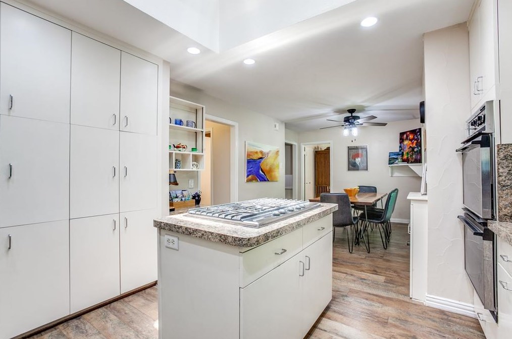 13117 Roaring Spg Ln, Dallas TX  75240-5647 exterior