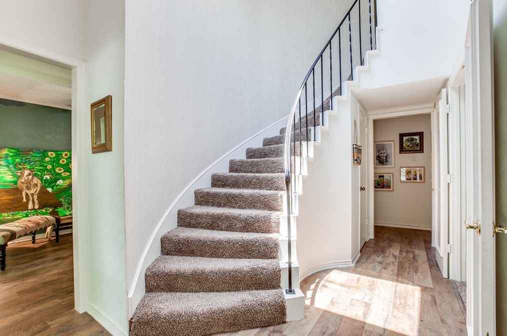 13117 Roaring Springs Ln, Dallas TX  75240-5642 exterior