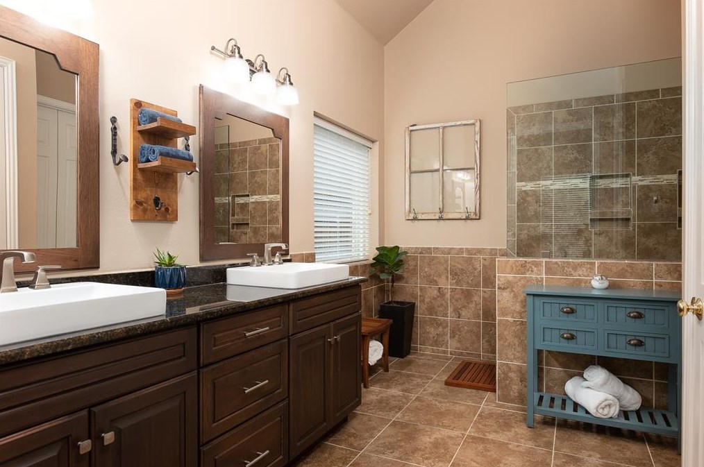 1906 Benedict Ct, Rowlett TX 75088-6702 exterior