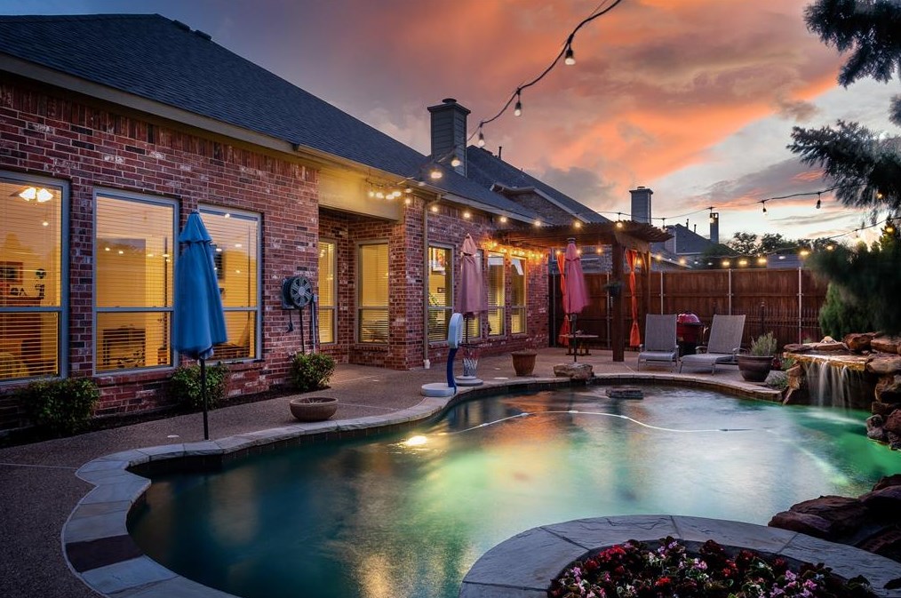 1906 Benedict Ct, Rowlett TX 75088-6702 exterior