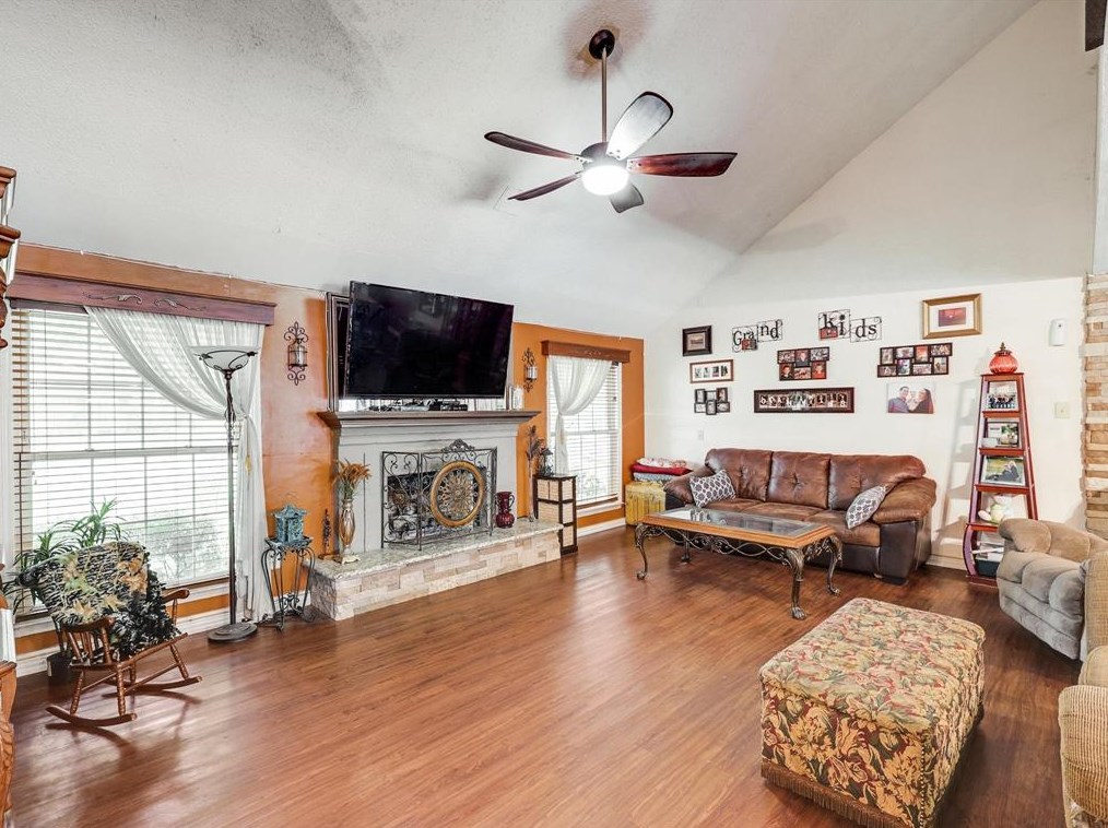 903 Via Del Sur, Mesquite TX 75150-4460 exterior