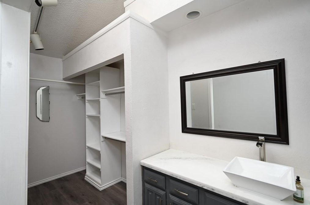 817 Via Madonna, Mesquite TX 75150-3051 exterior