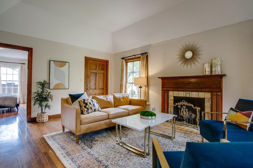 912 Valencia St, Dallas TX  75223-1329 exterior