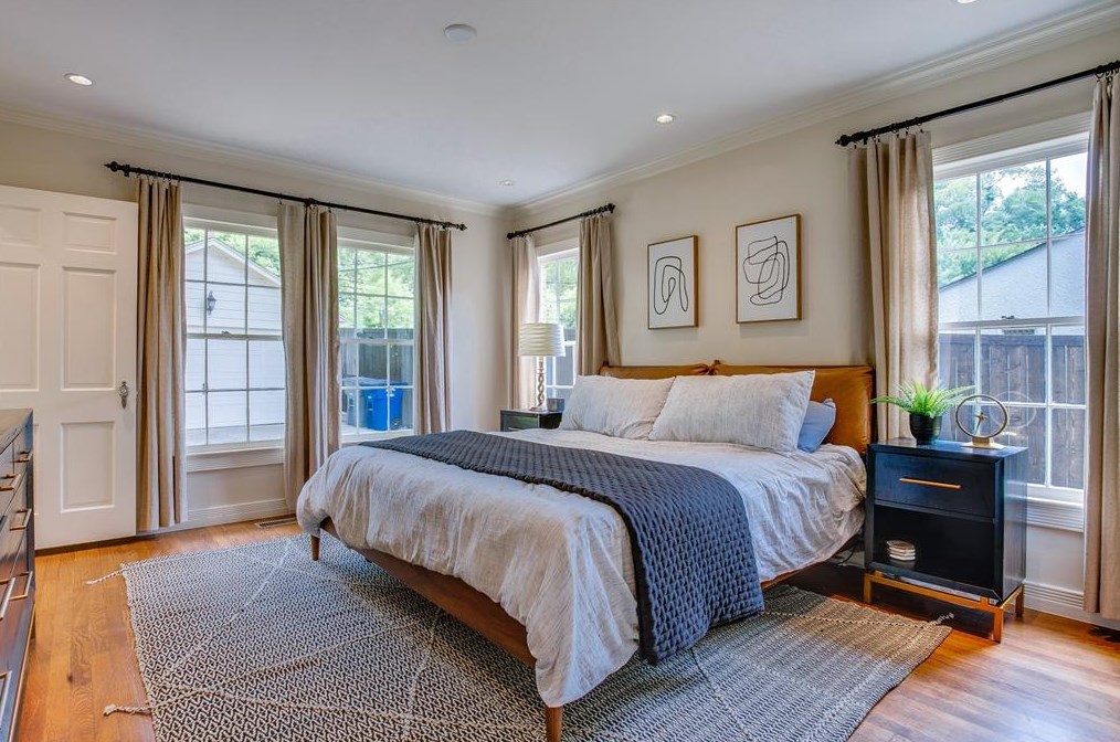 912 Valencia St, Dallas TX  75223-1329 exterior