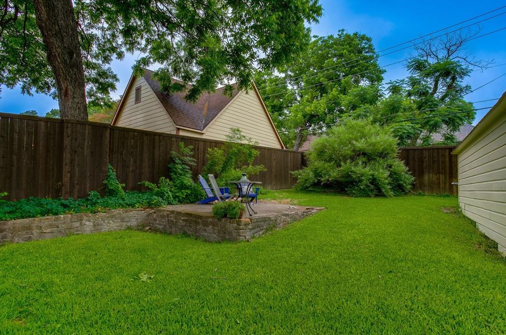 912 Valencia St, Dallas TX  75223-1329 exterior