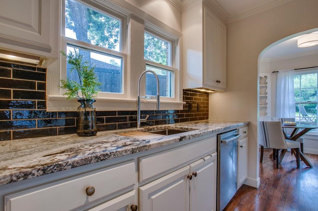 912 Valencia St, Dallas TX  75223-1329 exterior