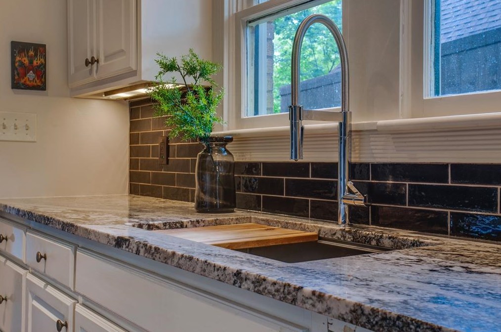 912 Valencia St, Dallas TX  75223-1329 exterior