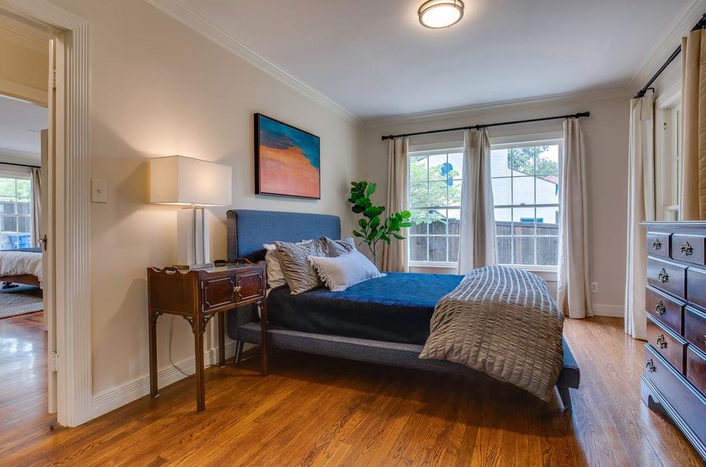 912 Valencia St, Dallas TX  75223-1329 exterior