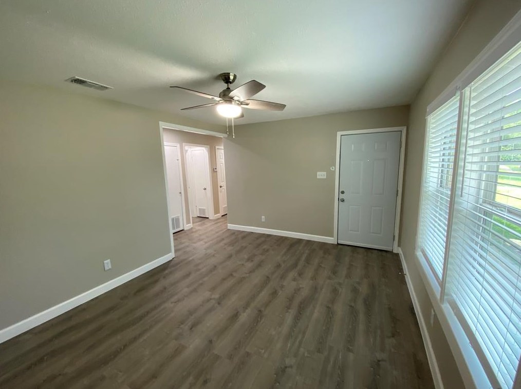 1516 Woodcrest Dr, Mesquite TX  75149-6333 exterior